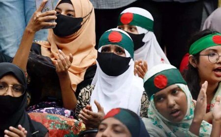 Dhaka University Stages Protest in Solidarity with R G Kar College Incident