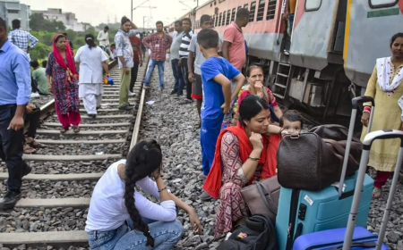 Sabarmati Express: धड़-धड़ की आवाज से कांप गया कलेजा, बाहर देखा तो धुंआ ही धुंआ, पढ़ें यात्रियों ने क्या कहा!