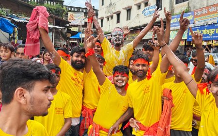 અંબાજી ખાતે પણ જન્માષ્ટમી મહોત્સવની ઉજવણીઃ પિરામિડ બનાવી મટકી ફોડવાનો કાર્યક્ર્મ યોજયો