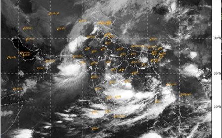 बारिश-बाढ़ की मार झेल रहे गुजरात के सौराष्ट्र-कच्छ पर चक्रवात का साया