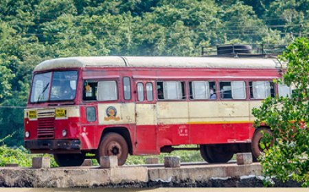 महाराष्ट्र में 60 हजार एसटी कर्मचारी अनिश्चितकालीन हड़ताल पर