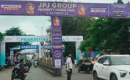 वसईत गणेशोत्सव की फलकोत्सव? : फलकांमुळे शहर विद्रूप, रस्ता अडवून मंडप उभारणी