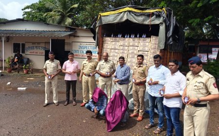 सिंधुदुर्ग - दारूसह ५० लाखाचा मुद्देमाल जप्त; दोघे ताब्यात  राज्य उत्पादन शुल्कची कारवाई