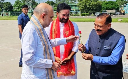 जम्मू पहुंचे अमित शाह का हवाई अड्डे पर केंद्रीय मंत्री जी किशन रेड्डी और जितेंद्र सिंह सहित भाजपा के वरिष्ठ नेताओं ने किया स्वागत