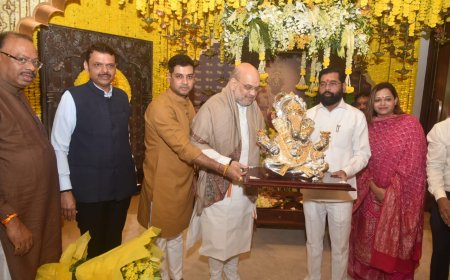 मुख्यमंत्र्यांच्या वर्षा निवासस्थानी केंद्रीय गृहमंत्र्यांनी घेतले गणरायाचे दर्शन