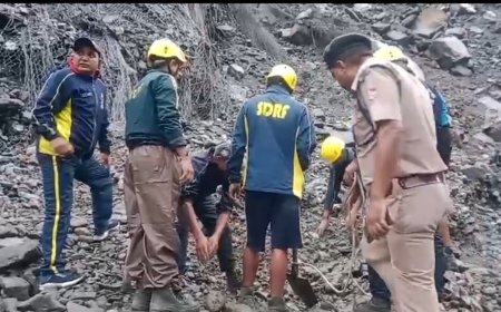 सोनप्रयाग में भूस्खलन की चपेट में आने से अब तक पांच की मौत, बाधित मार्ग पैदल आवागमन के लिए तैयार