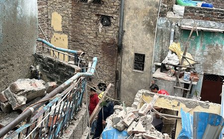 दिल्ली के बापा नगर में तीन मंजिला मकान का आधा हिस्सा गिरा, 12 घायल
