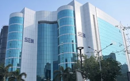 सेबी का एक्सिस कैपिटल के खिलाफ बड़ा एक्शन, डेट मार्केट में इनवेस्टमेंट बैंकर के रूप में काम करने पर रोक