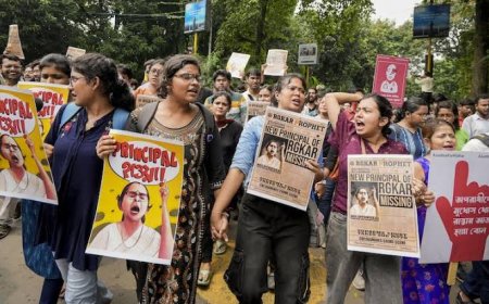 प. बंगाल : 43 दिनों की हड़ताल के बाद काम पर लौटे जूनियर डॉक्टर