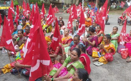 आदिवासींच्या विविध संघटनांचे धरणे आंदोलन