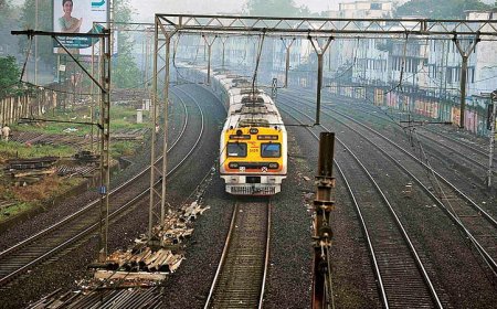 मुंबईमध्ये अतिवृष्टीमुळे लोकल ट्रेन्समध्ये विलंब, काही ट्रेनचे वेळापत्रक बदलले