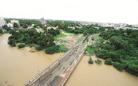 વિશ્વામિત્રી નદીનું જળસ્તર વધતા વડોદરાવાસીઓમાં પૂરનું સંકટ