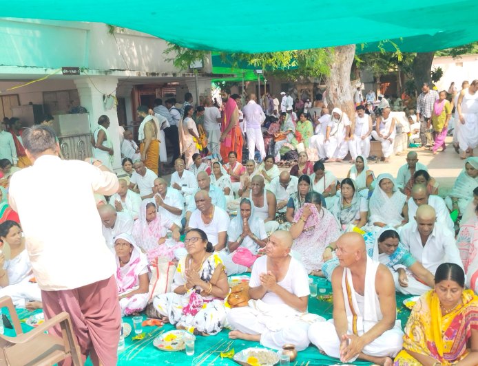 સિદ્ધપુરના બિંદુ સરોવરમાં ડોશીઓની નોમે માતૃતર્પણ માટે 6000 થી વધુ માતા બહેનો નુ શ્રાદ્ધ કરાયુ