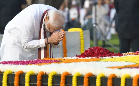 બાપુને તેમની જન્મજયંતિ પર પુષ્પાંજલિ, વડા પ્રધાન મોદીએ ભૂતપૂર્વ વડા પ્રધાન લાલ બહાદુર શાસ્ત્રીને આદરપૂર્વક યાદ કર્યા