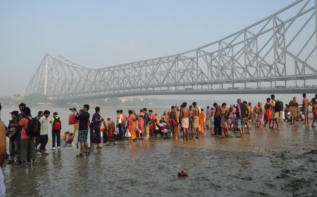 महालया के साथ ही देवी पक्ष का आगाज, तर्पण के लिए गंगा घाटों पर उमड़ी भीड़