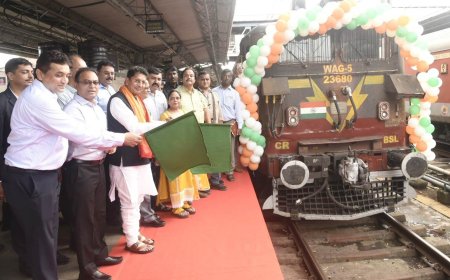 मुंबई विभागातून ८०० भाविक अयोध्येकडे रवाना , तीर्थदर्शनातून ज्येष्ठांना अध्यात्मिक समाधानाची पर्वणी - मुख्यमंत्री