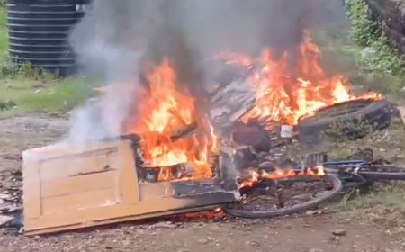 जयनगर में नौ वर्षीय बच्ची के साथ दुष्कर्म और हत्या, थाने पर हमला एवं पुलिस कैंप में आग