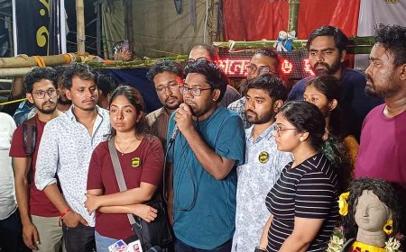 धर्मतला की भूख हड़ताल में पहली बार शामिल हुए आरजी कर के जूनियर डॉक्टर