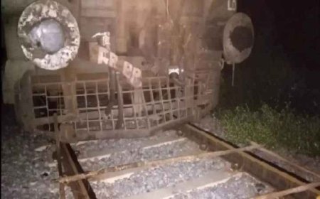 ट्रेन को पलटाने की साज़िश, रायबरेली में ट्रैक पर सीमेंटेड स्लीपर रखा