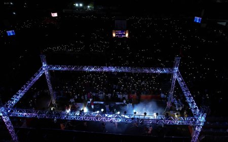 ખોડલધામ નવરાત્રી મહોત્સવમાં 10,000 થી વધુ લોકોએ ફ્લેશ લાઈટથી ડિજિટલ આરતી કરીને મન મૂકીને ખેલૈયોએ ગરબાની રમઝટ બોલાવી