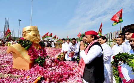 नेताजी मुलायम सिंह यादव की पुण्यतिथि, अखिलेश यादव ने दी श्रद्धांजलि