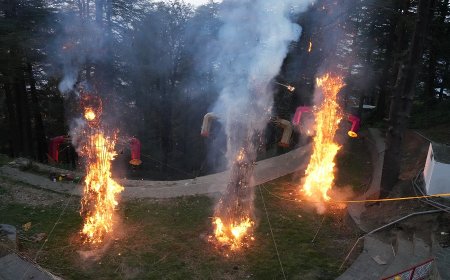 शिमला में रही दशहरा पर्व की धूम, जाखू में मुख्यमंत्री ने किया रावण के पुतले का दहन