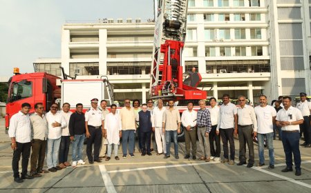 महानगरपालिका अग्निशमन विभागाच्या ताफ्यात ६४ मीटर उंचीचे टर्न टेबल लॅडर वाहन दाखल