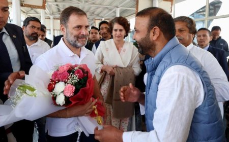 Rahul, Priyanka arrive in Srinagar; to take part in high-profile Oath ceremony at SKICC