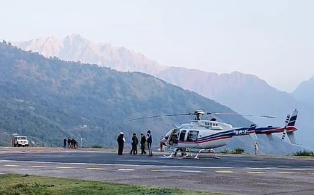 उत्तराखंड के दुर्गम हिमालयी इलाके में फंसे केंद्रीय मुख्य चुनाव आयुक्त राजीव कुमार को लेकर हेलिकॉप्टर दून के लिए रवाना