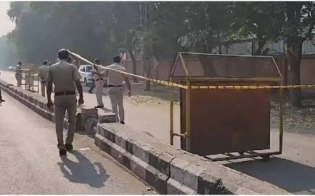 दिल्लीः स्कूल की दीवार के पास धमाका