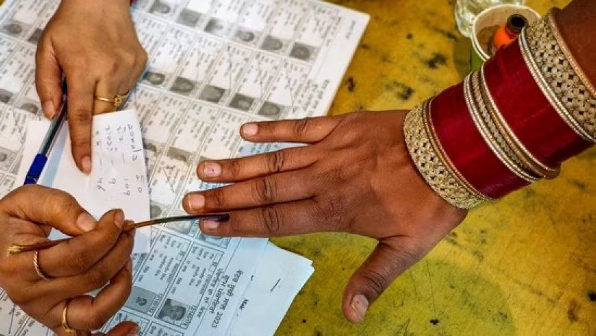 57 candidates file nominations on first day for Maha Polls