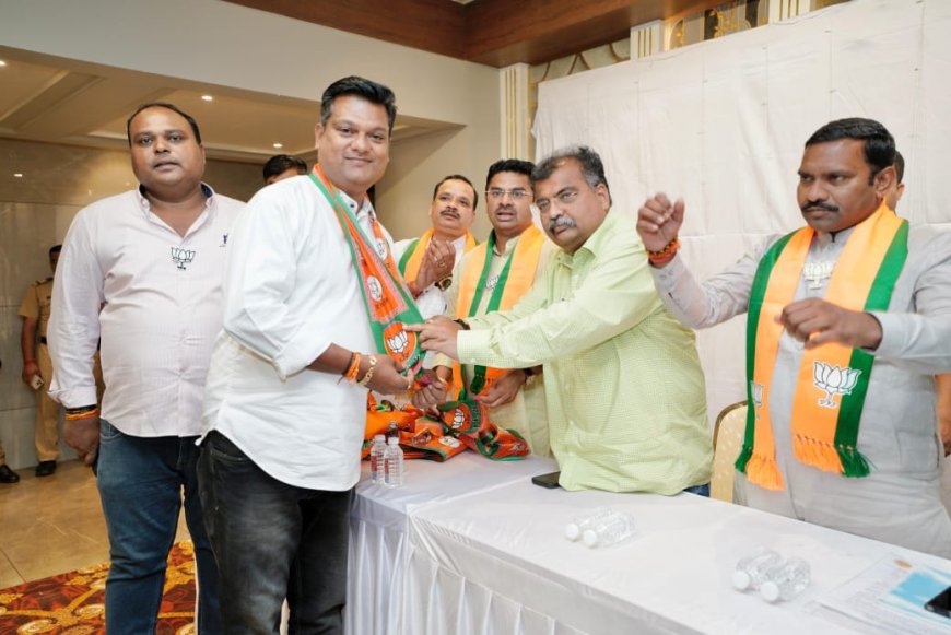 शिवसेना उद्धव गुट के पदाधिकारियों ने किया भाजपा में प्रवेश