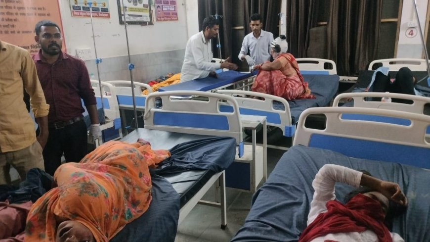 लखनऊ एक्सप्रेस वे पर खड़े ट्रक से बस टकराई, 5 की मौत, कई घायल