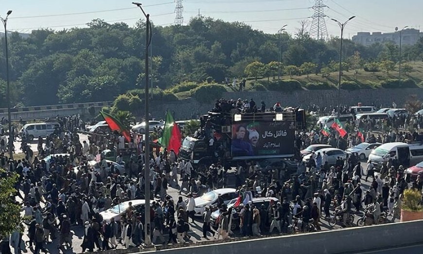 इस्लामाबाद में भारी बवाल के बीच बुशरा बीबी और गंडापुर डी-चौक से पीछे हटे