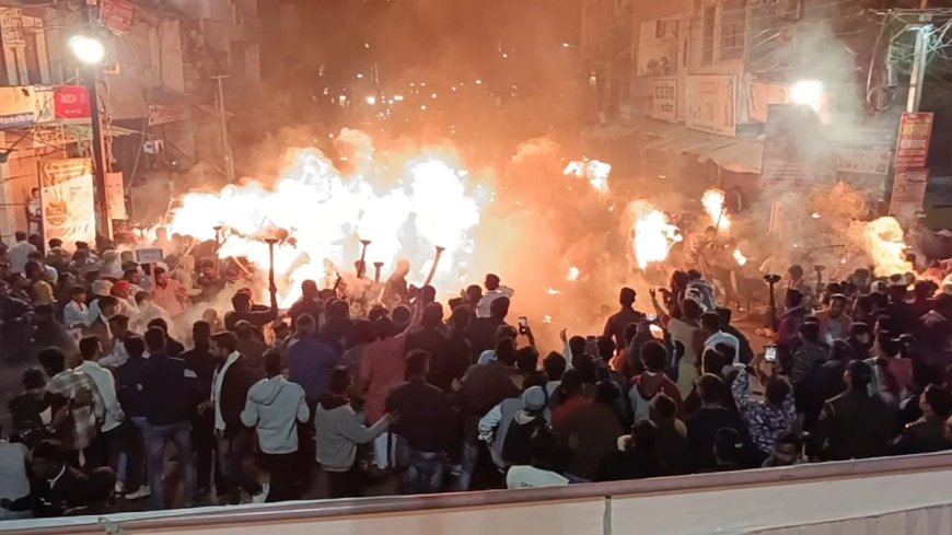 खंडवा: मशाल जुलूस के दाैरान भड़की आग, 50 से ज्यादा लोग झुलसे, महिलाएं-बच्चे भी घायल