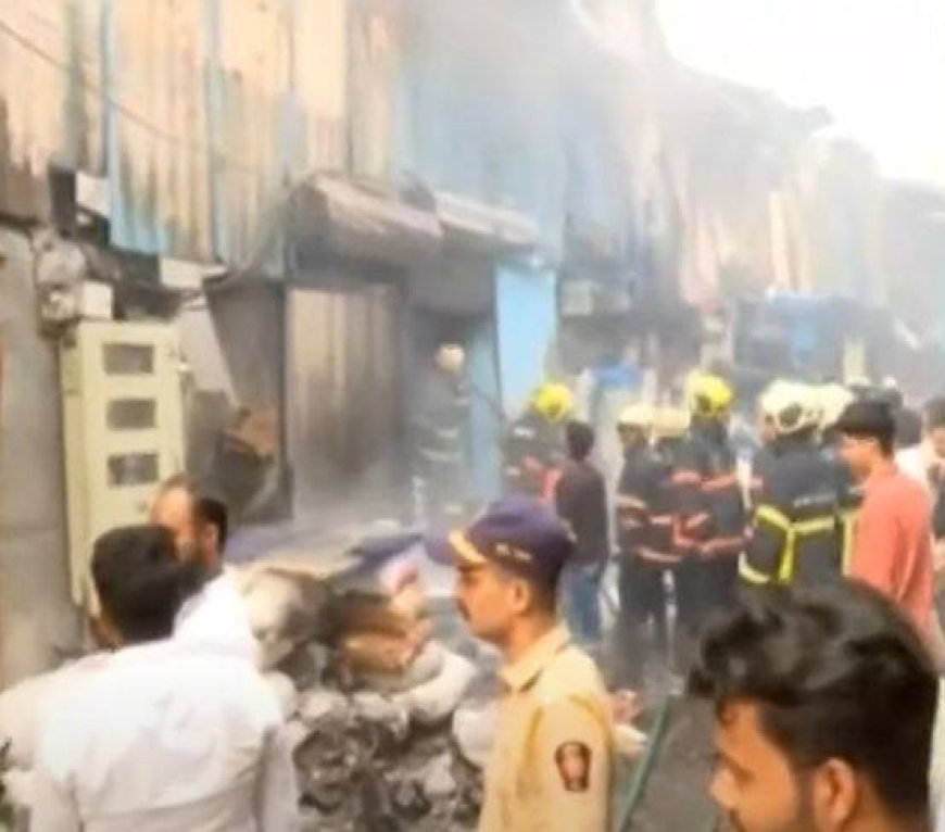 मुंबई: साकी नाका स्थित स्क्रैप गोदामों में आग लगी, मौके पर 11 फायर टेंडर पहुंचे