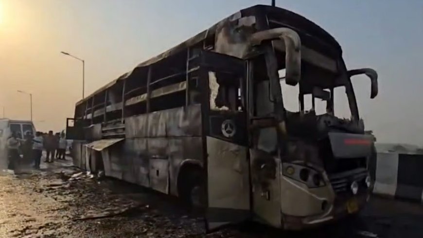 उत्तर प्रदेश : लखनऊ में डबल डेकर बस में भीषण आग, 2 बच्चों सहित 5 लोगों की मौत