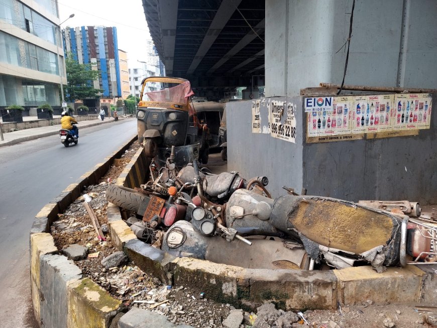 Abandoned Vehicles and Misuse Plague Area Beneath Gokhale Bridge Residents Urge BMC, Traffic Police to Act on Growing Urban Neglect
