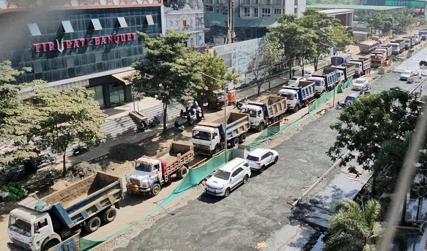 रस्त्यावर मातीचा कहर! डंपरमुळे रस्त्यांची दुरवस्था, अपघाताचा धोका वाढला