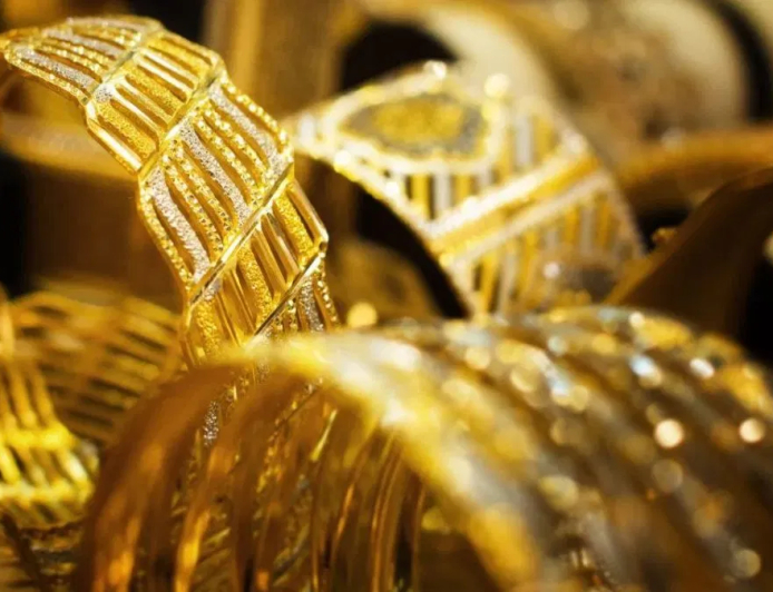Gold Prices Surge ₹550 Amid Fresh Buying, Global Uncertainty; Silver Holds Steady