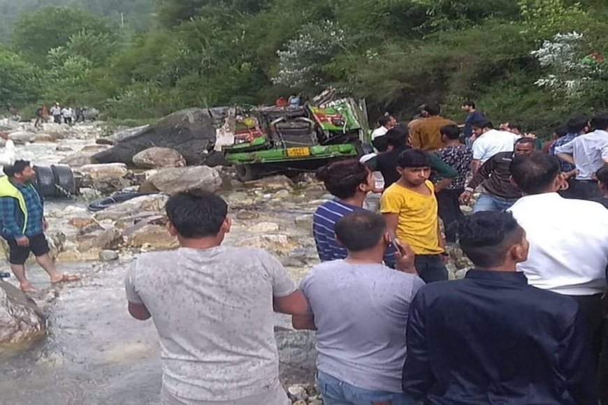 Himachal Tragedy: One Dead, Over 20 Injured as Bus Falls Into 200-Feet Gorge in Mandi
