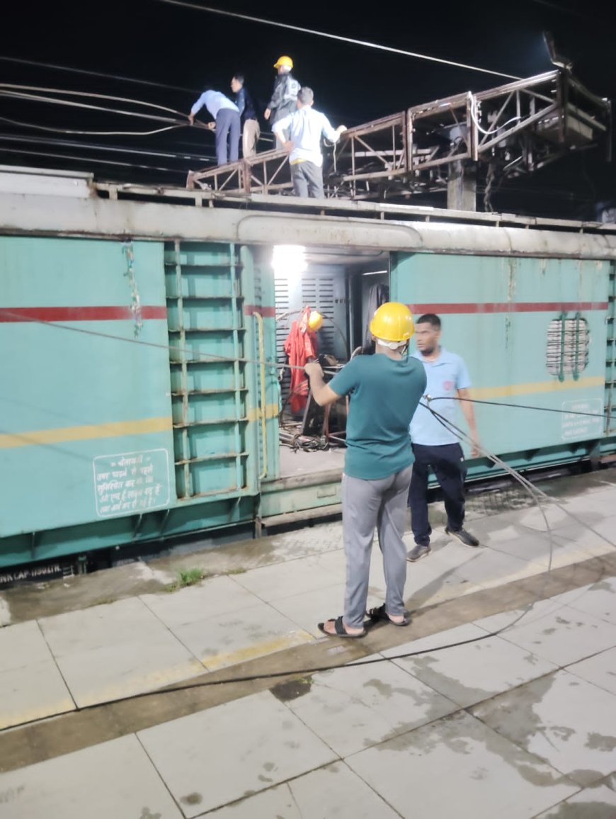 Train Services Disrupted on Western Railway Due to OHE Snag Near Palghar
