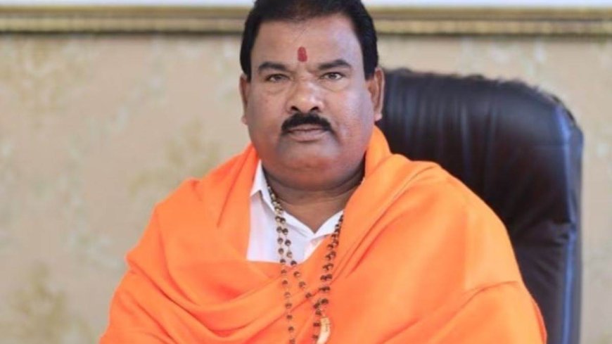 मुंबई में शिवसेना विधायक संजय गायकवाड़ ने ‘बासी खाना’ पर रसोई कर्मचारी को पीटा, वीडियो वायरल