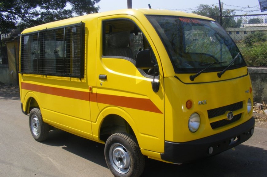 महाराष्ट्रातील ६०,००० बेकायदेशीर शालेय व्हॅन : आपल्या मुलांचा जीव धोक्यात?