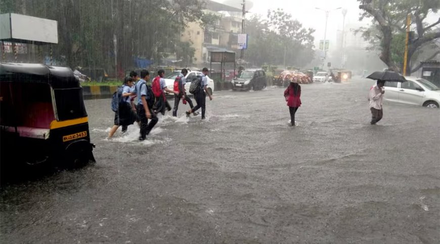 Mumbai Lashed by Heavy Rains; Waterlogging and Travel Disruptions Reported Across City