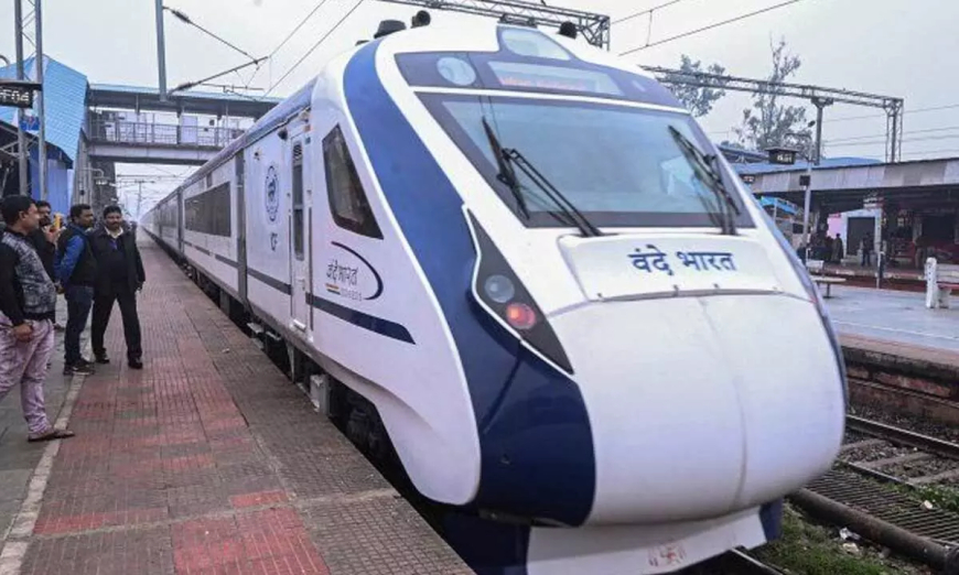 मुंबई सेंट्रल–गांधीनगर वंदे भारत एक्सप्रेस को वलसाड में अतिरिक्त ठहराव यात्रियों की सुविधा हेतु पश्चिम रेलवे का निर्णय, 27 और 28 जुलाई से प्रभाव