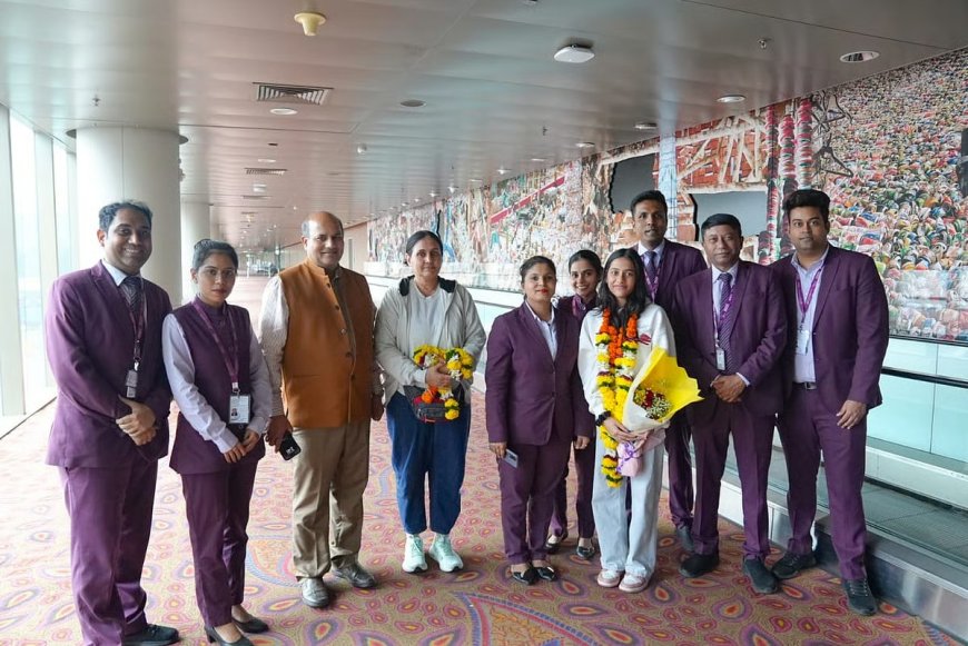 India’s Pride Divya Deshmukh Receives Hero’s Welcome at Mumbai Airport After Historic Chess World Cup Win
