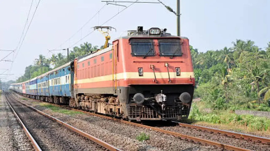 Railways to Add 2 Sleeper Coaches to LTT–Secunderabad Duronto Express Permanently