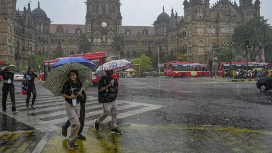 मुंबई में आज हल्की से मध्यम बारिश के आसार, भारी बारिश की चेतावनी नहीं