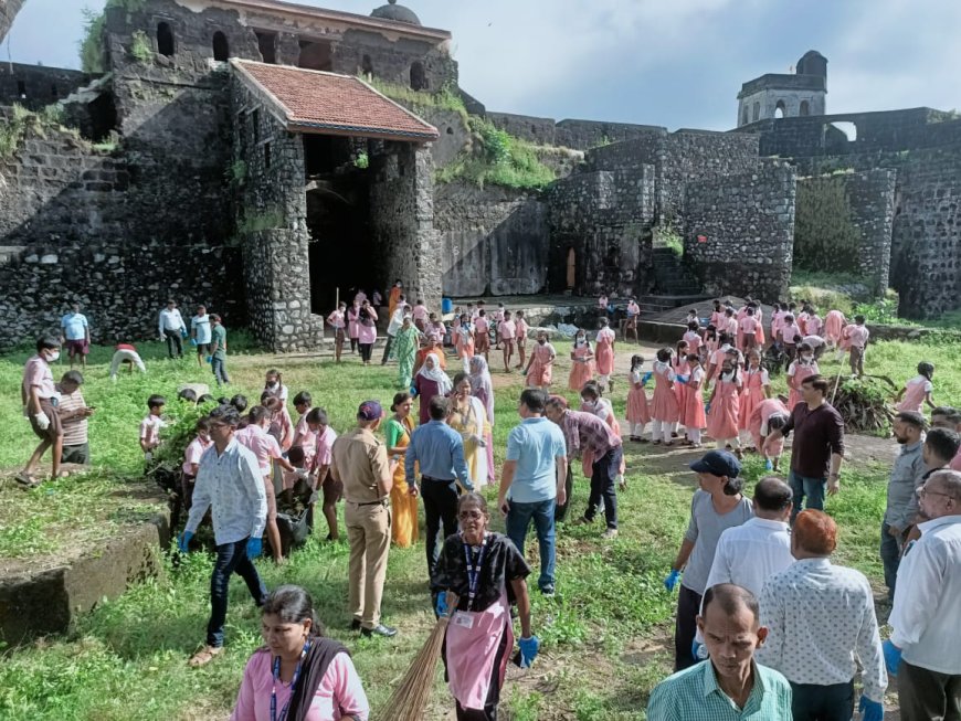 शिरगाव किल्ल्यावर स्वच्छता महाश्रमदान मोहिमेअंतर्गत भव्य स्वच्छता अभियान राबवले
